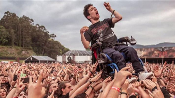 Telediario 1 - La imagen de la solidaridad en el 'Resurrection Fest'