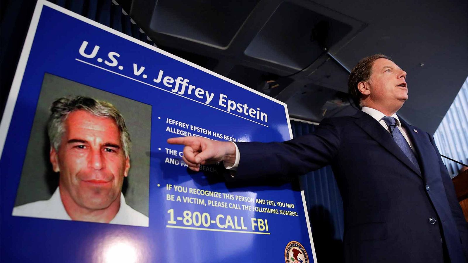 Estados Unidos | Jeffrey Epstein, acusado de tráfico y abuso sexual de docenas de adolescentes - RTVE.es | Ver