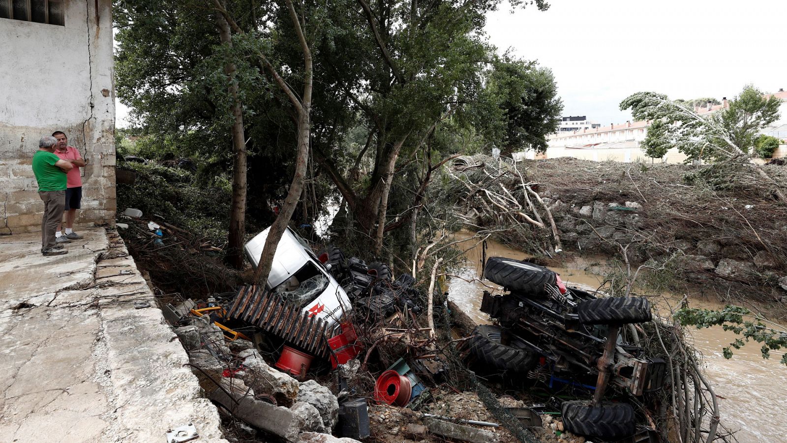 Un muerto tras ser arrastrado por el agua en las inundaciones de Navarra