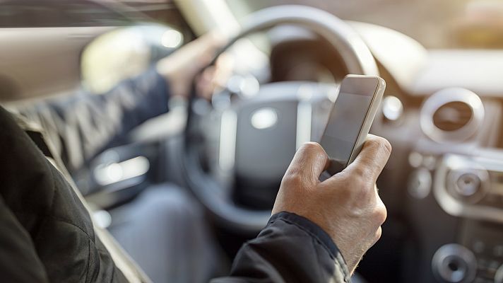Concienciación del peligro de usar el móvil al volante