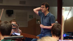 El compositor Fernando Velázquez dirige a la Orquesta Sinfónica y el Coro de RTVE