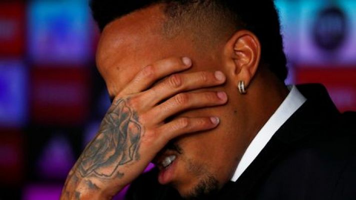 Telediario 1 - Militao se marea en su presentación