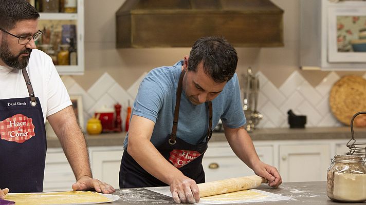 Hacer de comer - Revuelto de morcilla y patatas paja y empanada de atún