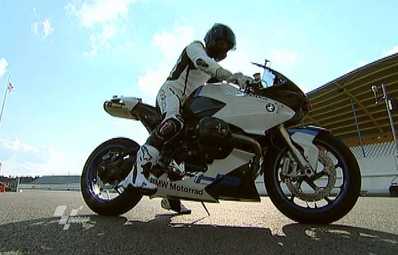 Vuelta de reconocimiento de Álex Crivillé al circuito de Assen.