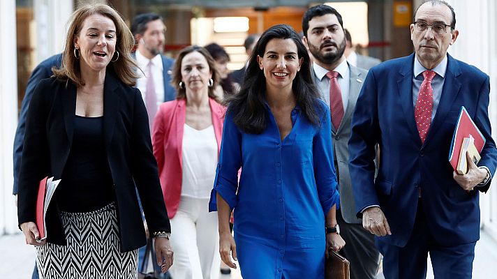 Telediario 1 - Vox pide los nombres de quienes imparten talleres LGTBI