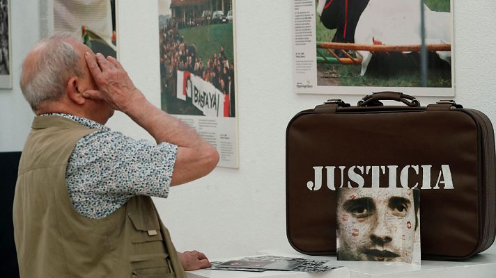 Telediario 1 - Más de 500 concejales vivieron durante años con escolta por las amenazas de ETA