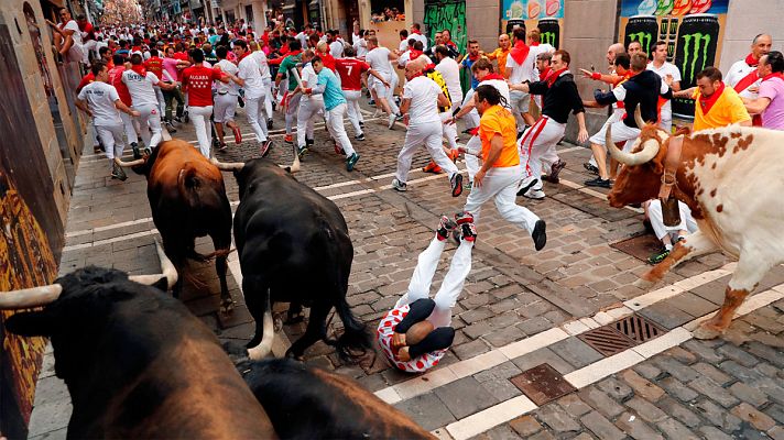 San Fermín - Frenético y emocionante séptimo encierro de Sanfermines, con toros de La Palmosilla