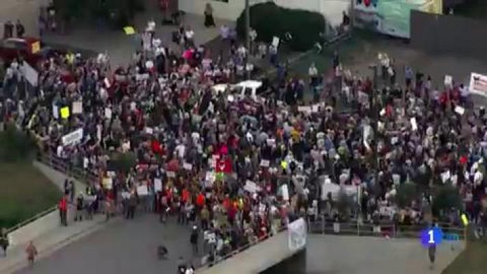 Telediario 1 - Protestas en EE.UU. contra los centros de detención de inmigrantes tras anunciar Trump redadas masiva