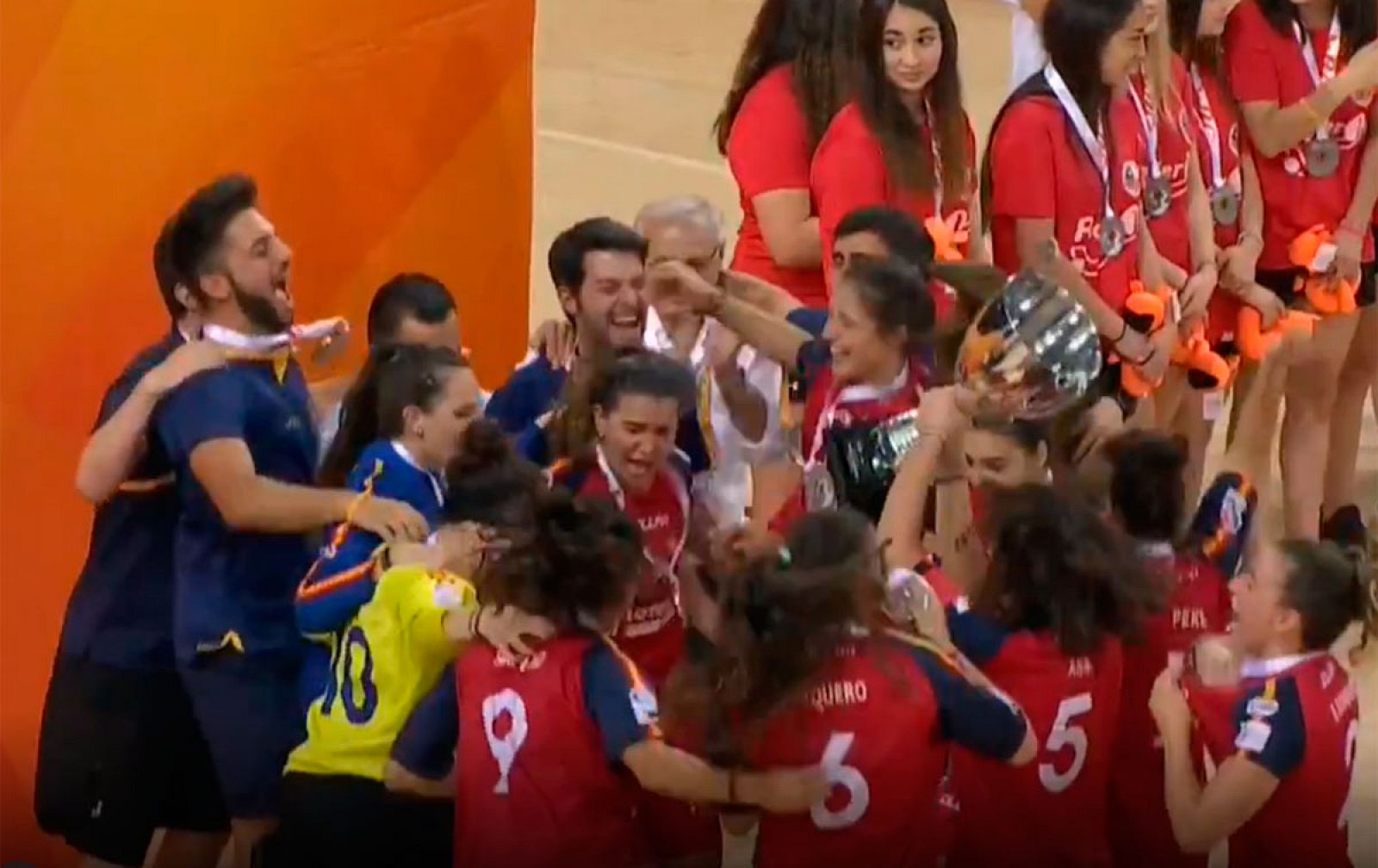 Mundial hockey patines: España recibe su séptima copa de campeona del mundo