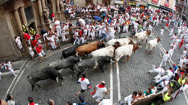 Telediario 1 - Los Miura cierran los Sanfermines con un encierro peligroso por el retraso de un colorado que deja tres corneados