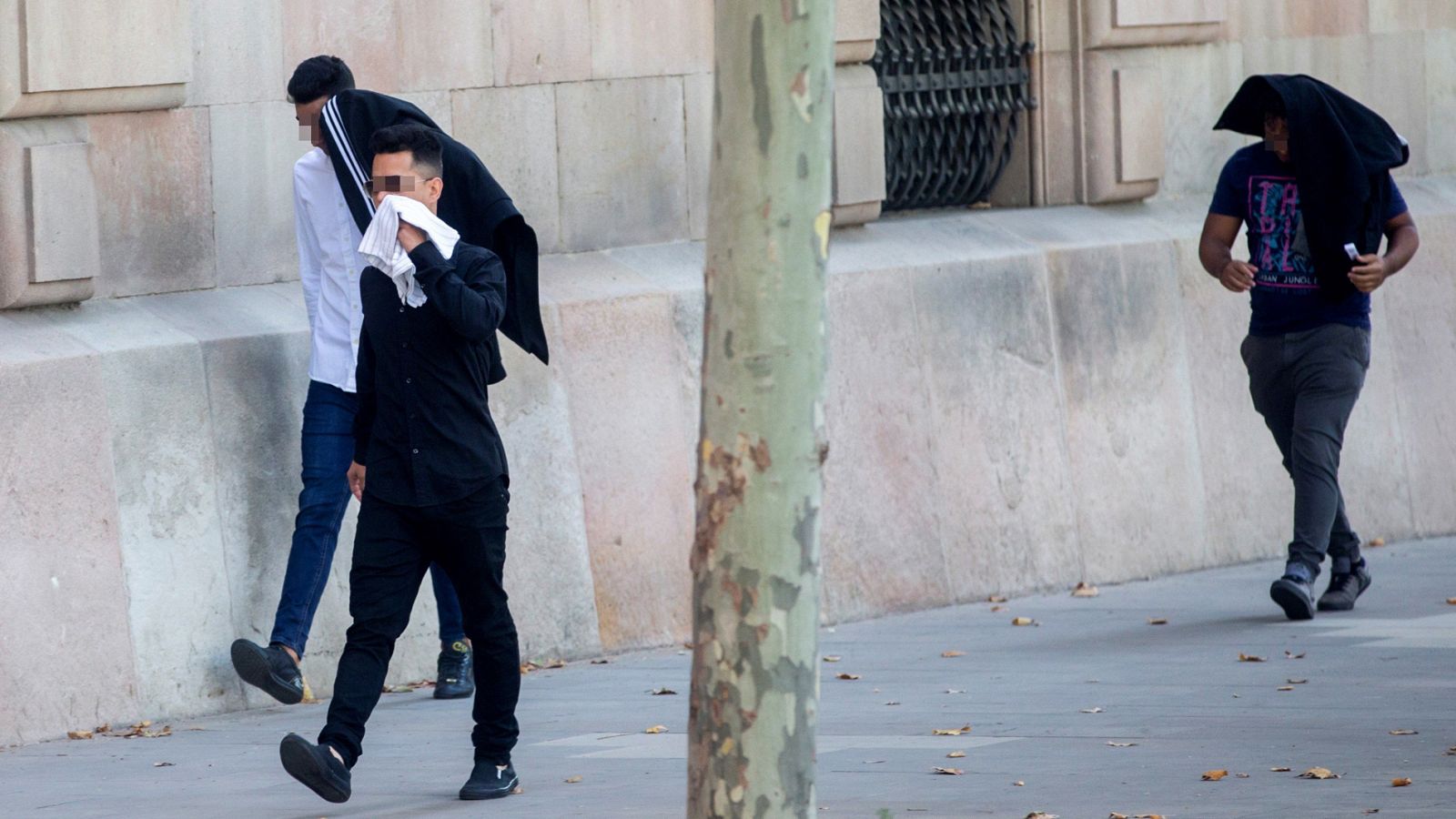 Telediario 1: El juicio contra la 'manada de Manresa' se reanudará en septiembre | RTVE Play