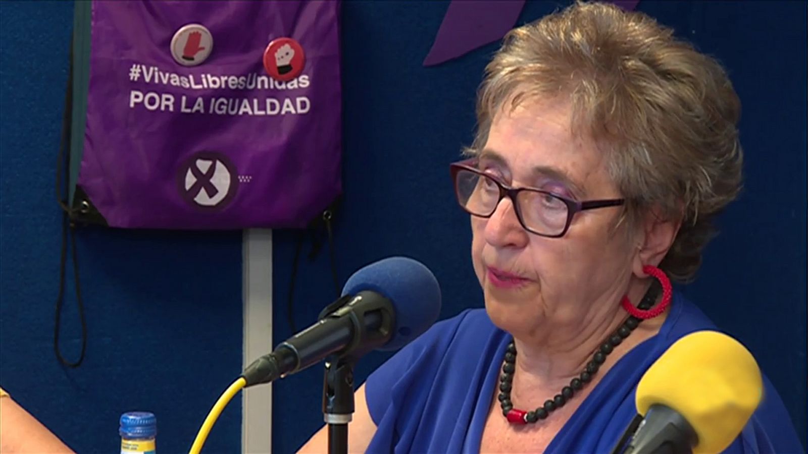 Telediario 1: Una radio local de Madrid emite un programa en el que mujeres mayores de 65 años hablan de feminismo | RTVE Play