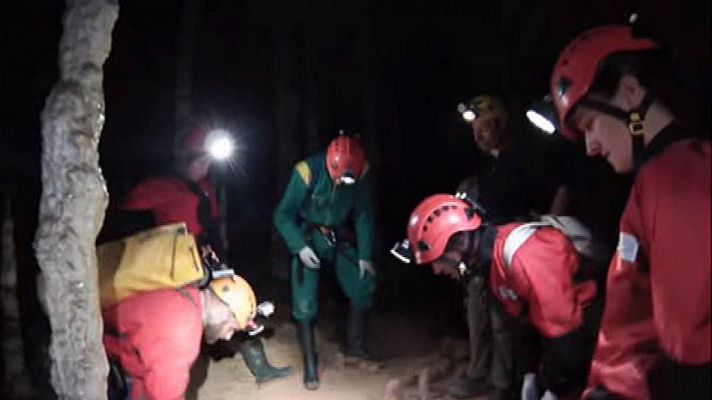 Telediario 1 - Buscan a tres espeleólogas catalanas en una cueva de Arredondo (Cantabria)