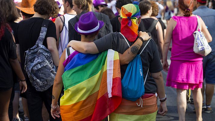 Los desayunos - COGAM pide a la Fiscalía que abra una investigación contra Vox porque podría incurrir en un delito de odio