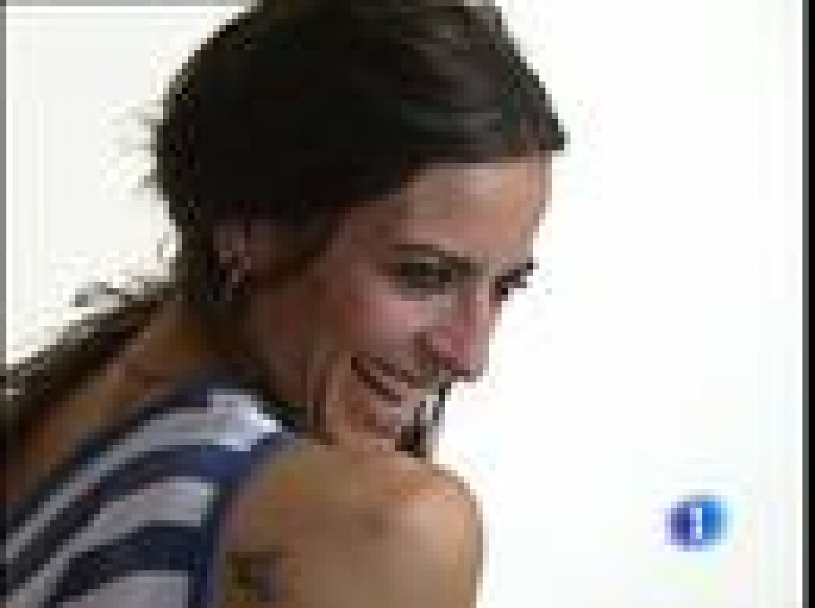 Después de un largo silencio, Bebe  presenta su nuevo trabajo titulado: "Y punto" | Ver