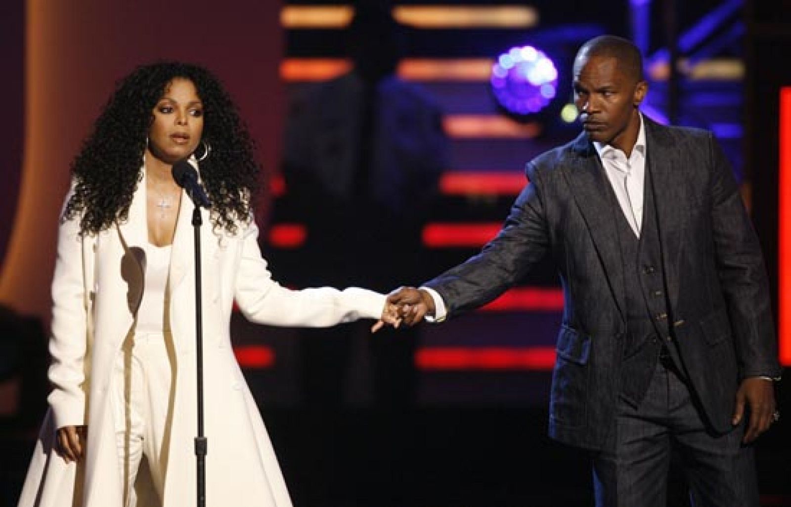 En Los Ángeles, la gala anual de la música negra, rindió homenaje a Michael Jackson | Ver