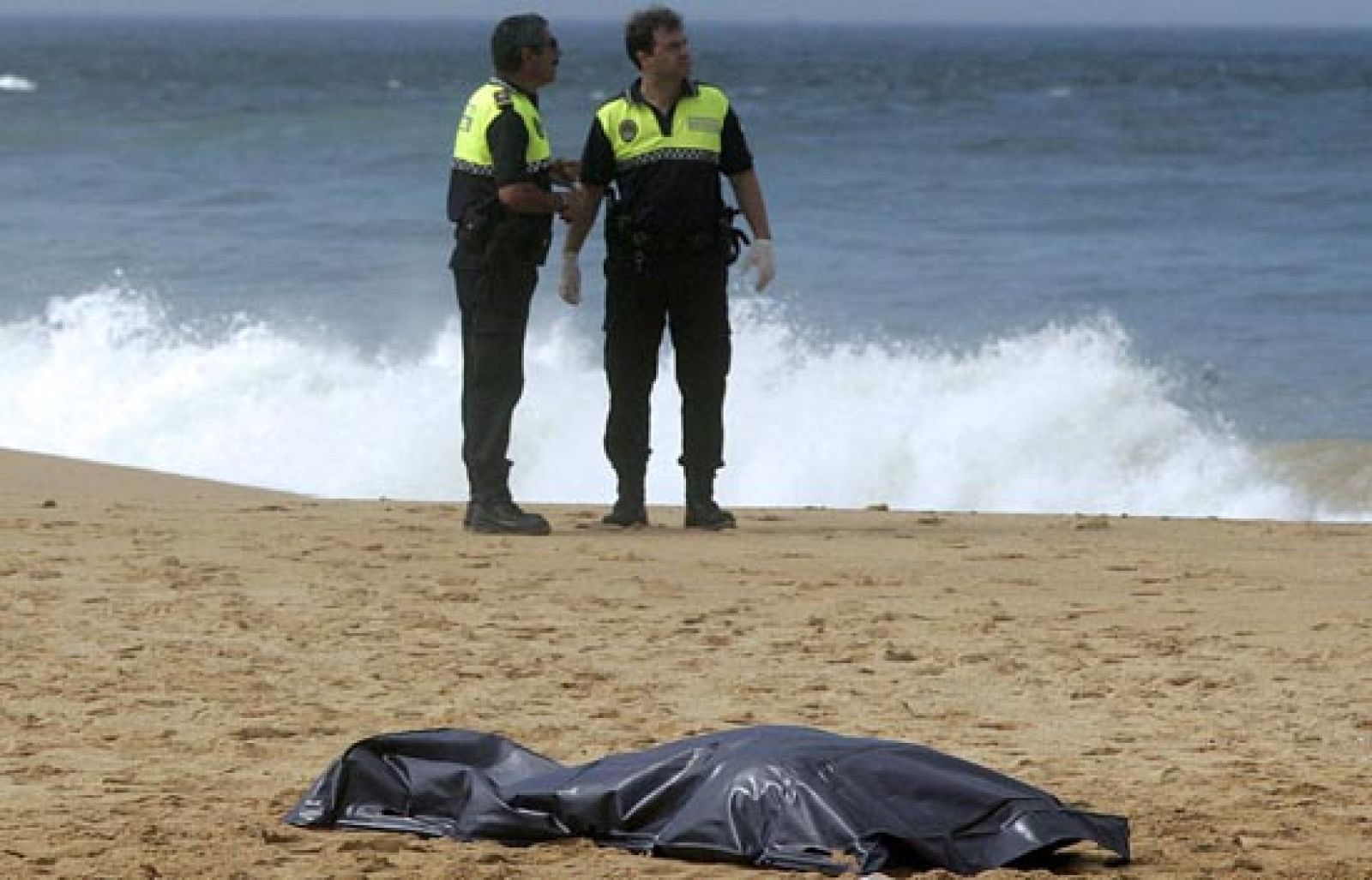 Cuatro inmigrantes han muerto en el intento de alcanzar nuestras costas en una patera | Ver