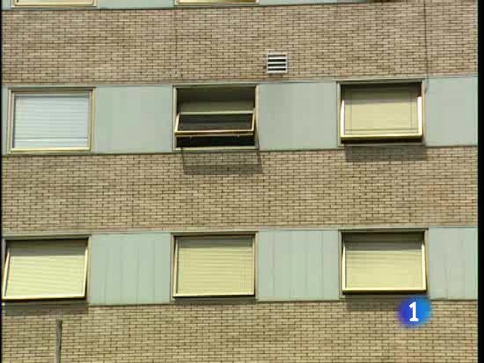 Un hombre y una mujer, ingresados en el hospital Juan 23 de Tarragona y en el Gregorio Marañón de Madrid. A la joven, embarazada de 28 semanas, le han practicado una cesárea. 