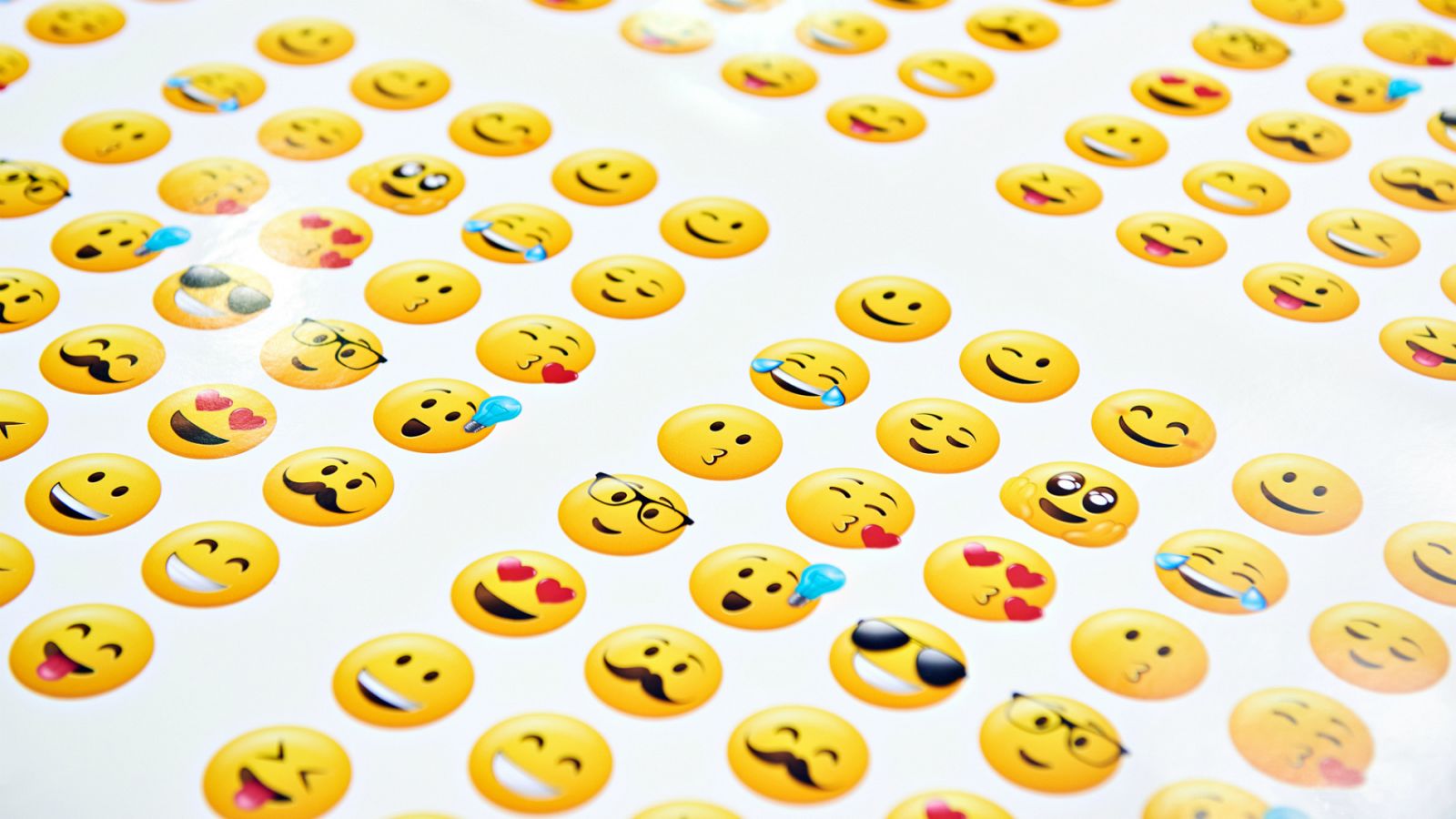 Día Mundial del Emoji: La ONCE reivindica emoticonos inclusivos y respetuosos - RTVE.es