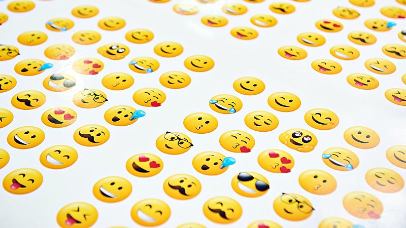La ONCE reivindica emoticonos inclusivos y respetuosos en el Día Mundial del Emoji