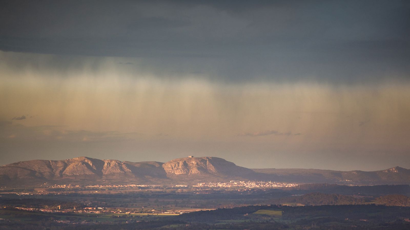 El tiempo: Chubascos y tormentas que podrían ser localmente fuertes en Pirineos y sistema Ibérico | RTVE Play