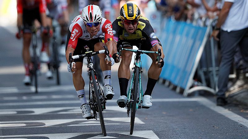 El australiano Caleb Ewan ha ganado en un ajustadísimo esprint en la meta de Toulouse al holandés Groenewegen.