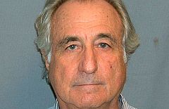 Madoff condenado a 150 años de cárcel por once delitos de fraude, lavado de dinero, perjurio y robo