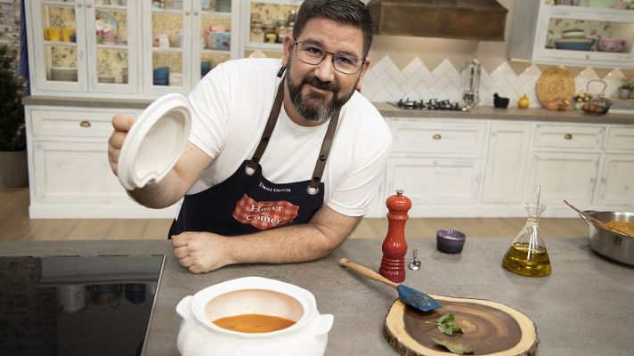 Sopa de tomate y callos con garbanzos