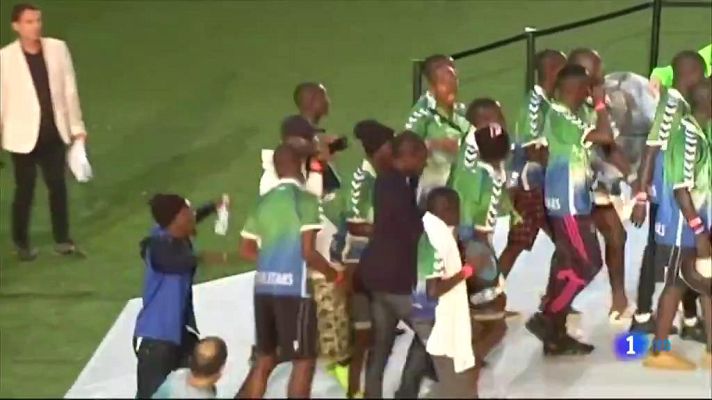 Telediario 1 - Buscan a dos menores de Sierra Leona que se fugaron de un torneo de fútbol en San Sebastián