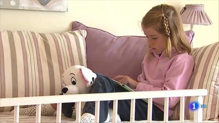 Telediario 1 - Seis de cada diez madres limita el tiempo que sus hijos pasan con el móvil pero no los contenidos