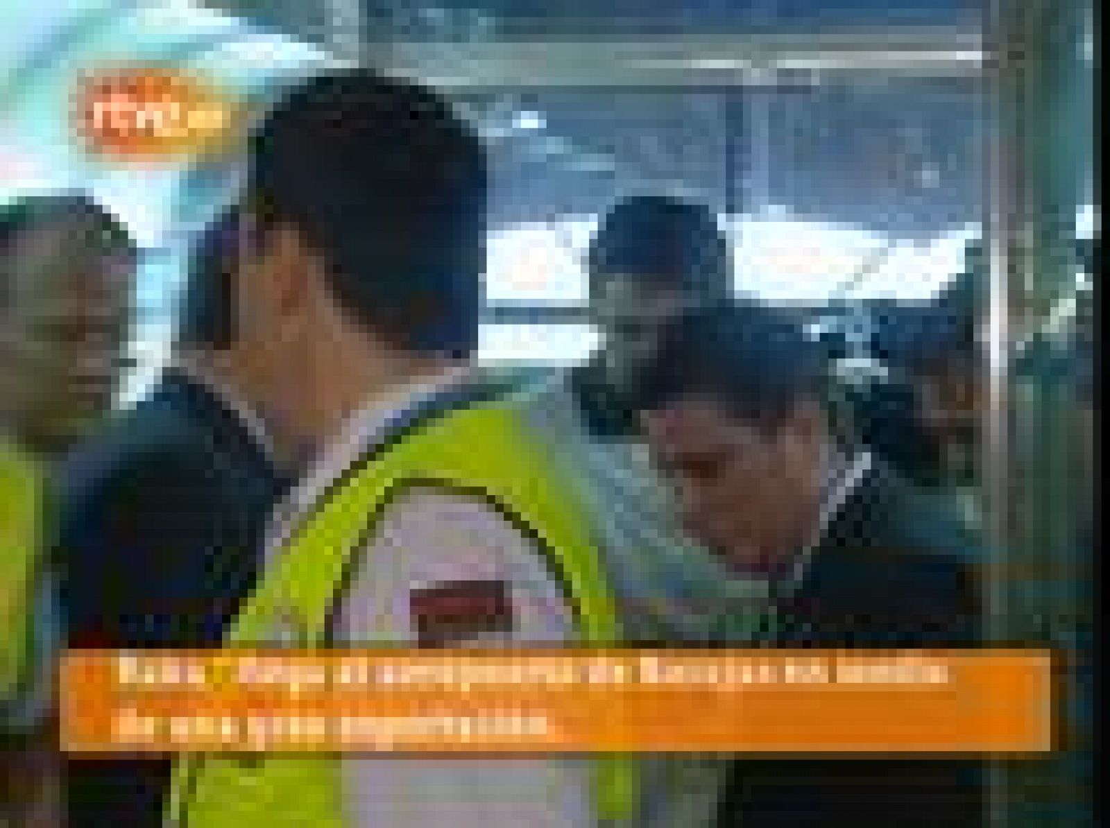 El brasileño Ricardo "Kaká", que será presentado esta tarde como nuevo jugador del Real Madrid en el estadio Santiago Bernabéu, a su llegada esta mañana al aeropuerto de Barajas.