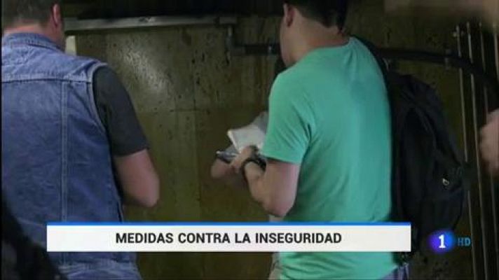 Telediario 1 - El Govern anuncia más presencia policial para frenar el aumento de los delitos en Barcelona