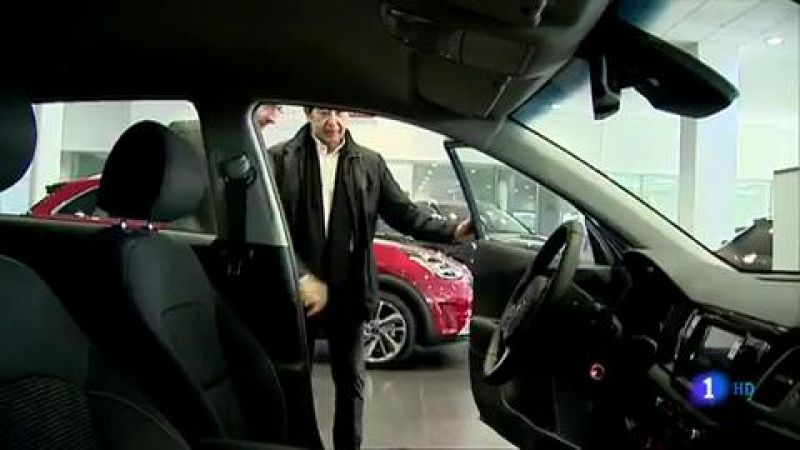 Los fabricantes de coches alertan del descenso de ventas y piden cambiar la fiscalidad desde la compra al uso