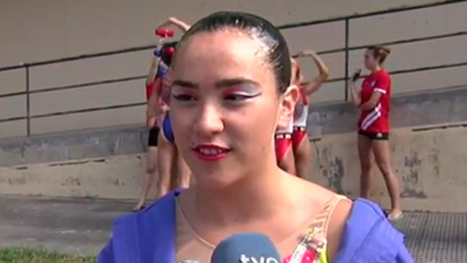 Ona Carbonell es el espejo en el que se miran las futuras nadadoras artísticas, que se preparan con un ojo en la número uno española.