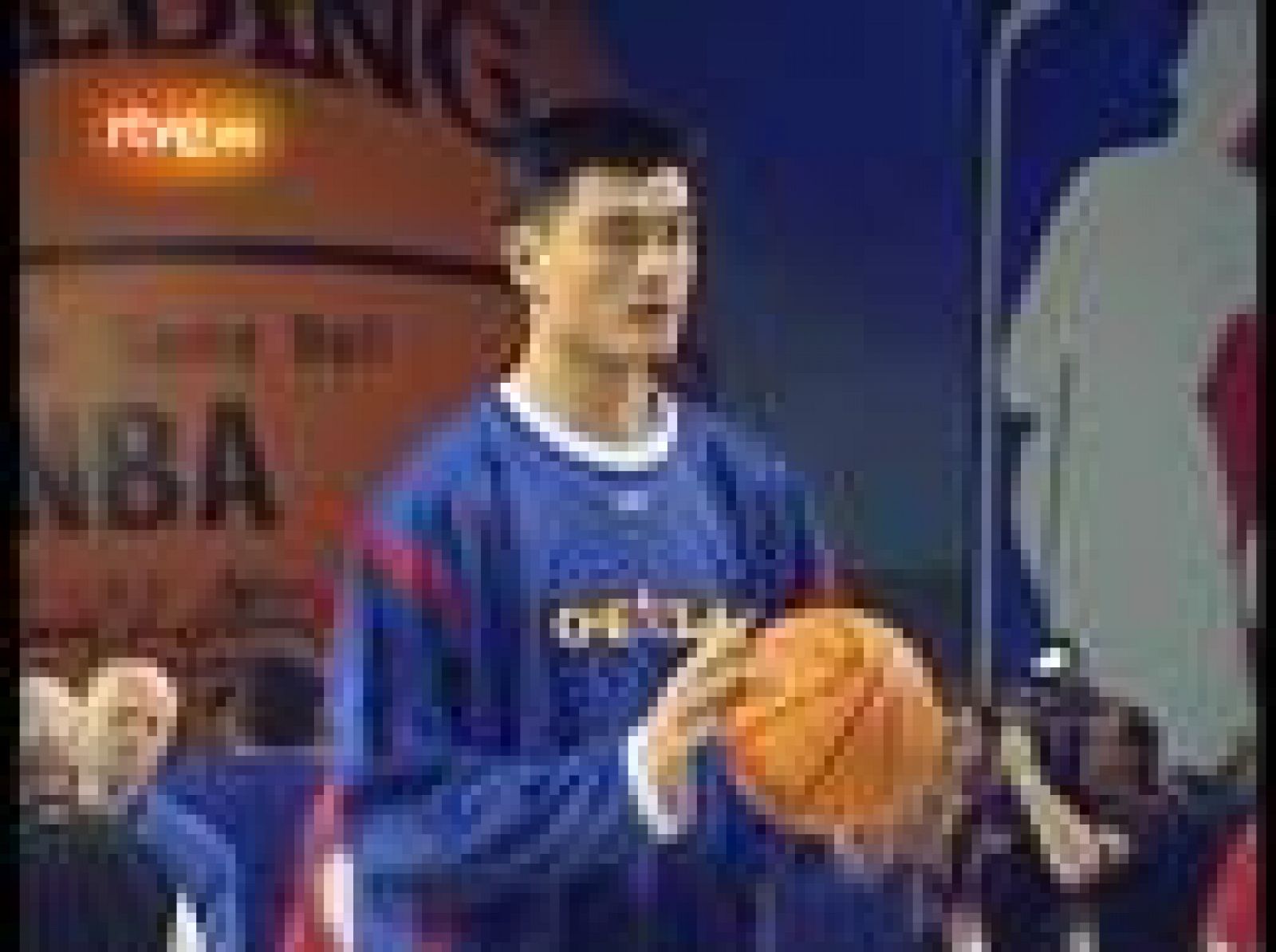 Baloncesto en RTVE: Yao Ming se lesiona gravemente | RTVE Play