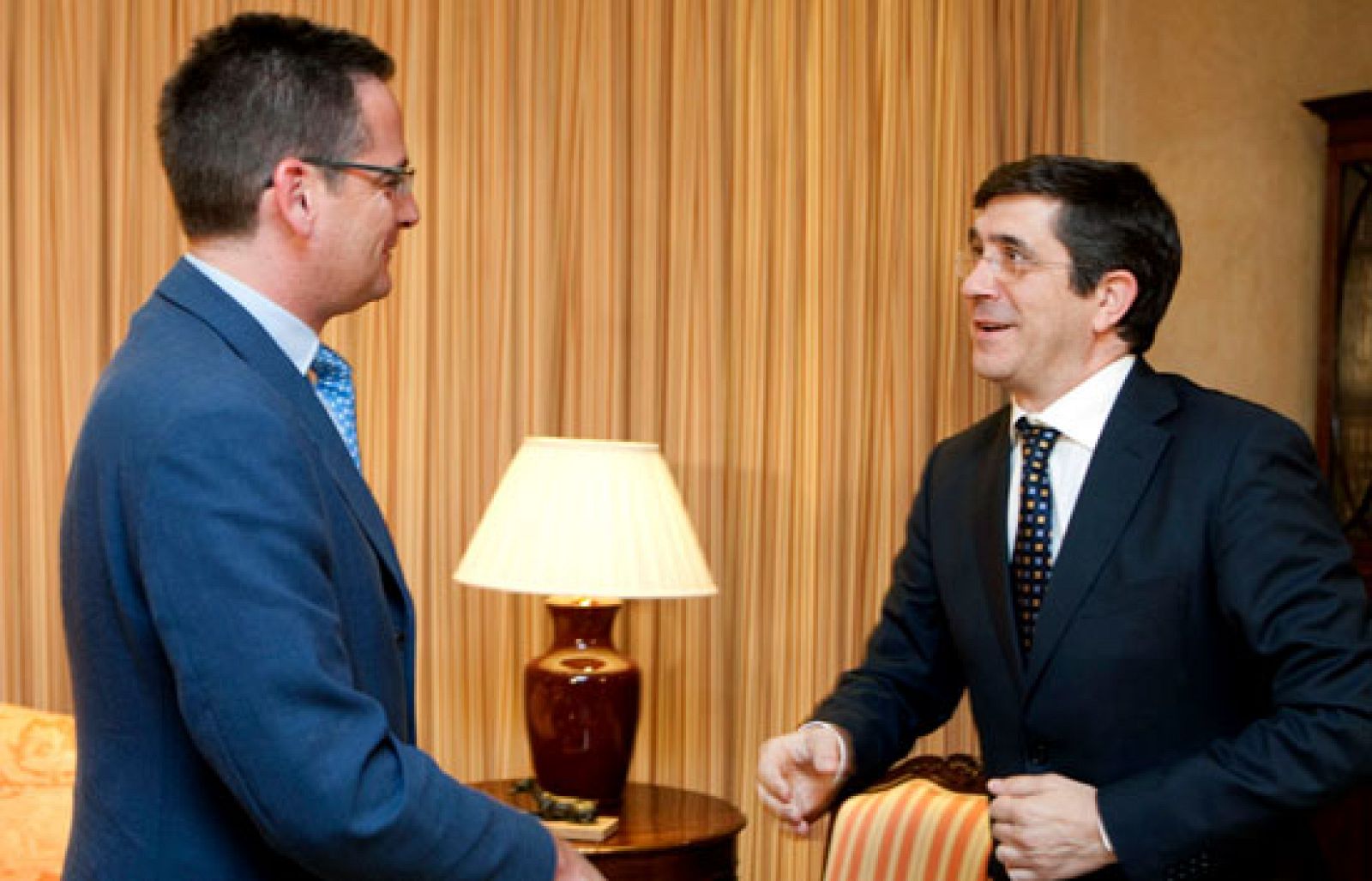 Primera reunión de Basagoiti con el Lehendakari Patxi López en el Palacio de Ajuria Enea | Ver