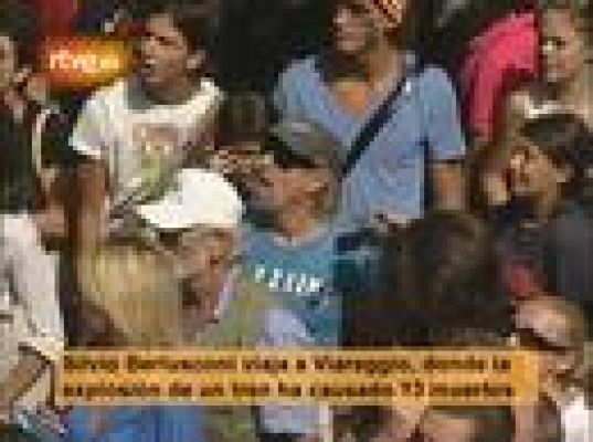  - Berlusconi visita Viareggio