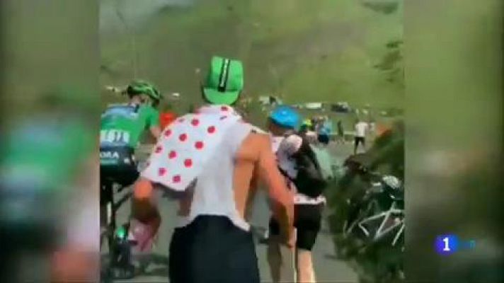Tour de Francia - Tour 2019: Sagan firma un autógrafo en plena etapa