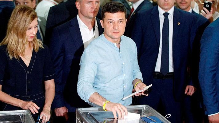 Telediario 1 - El partido de Zalenski sigue arrasando en Ucrania