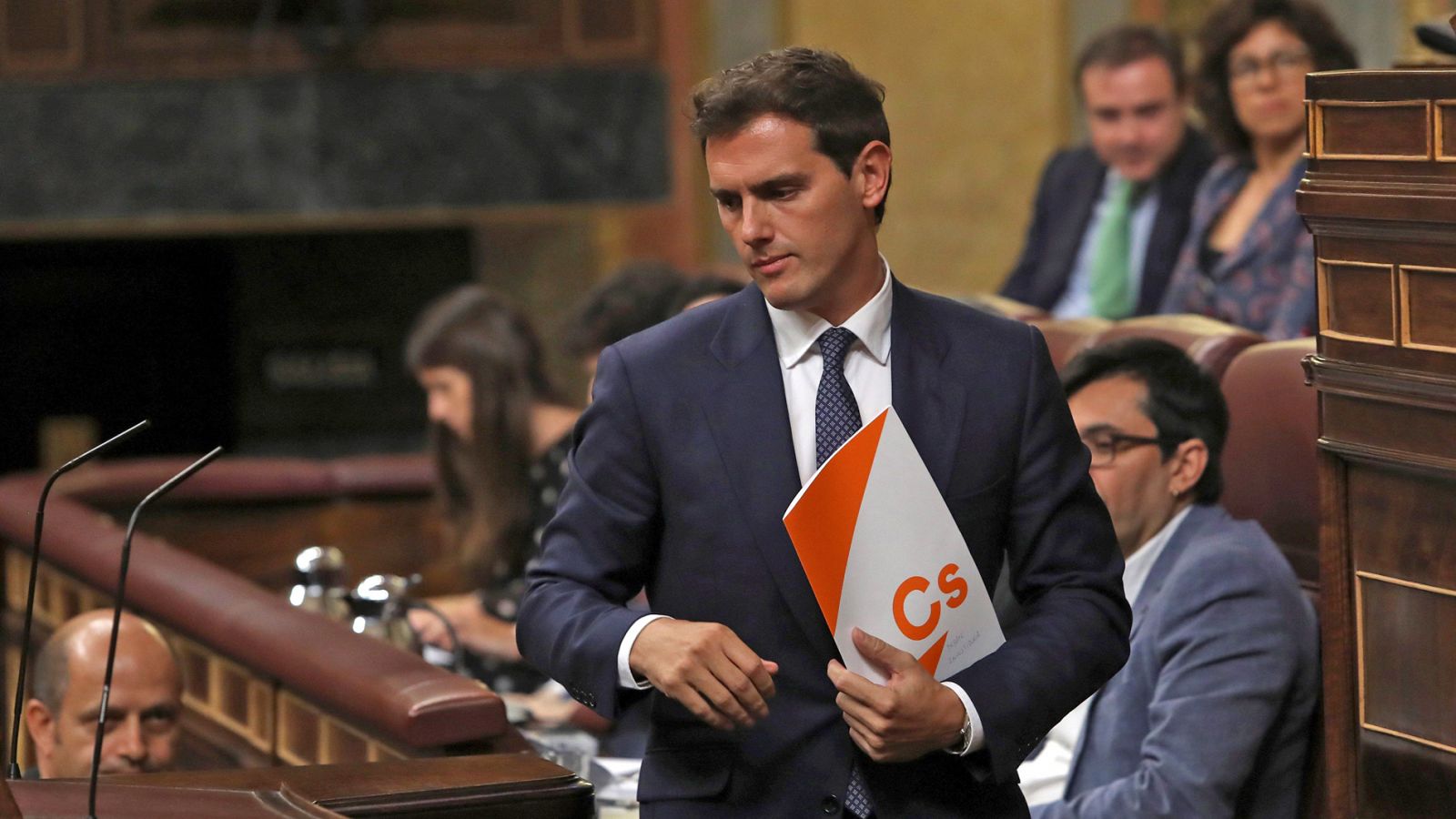 Debate de investidura: Rivera acusa a Sánchez de "tener un plan" y de "tener una banda" para "perpetuarse en el poder" - RTVE.es