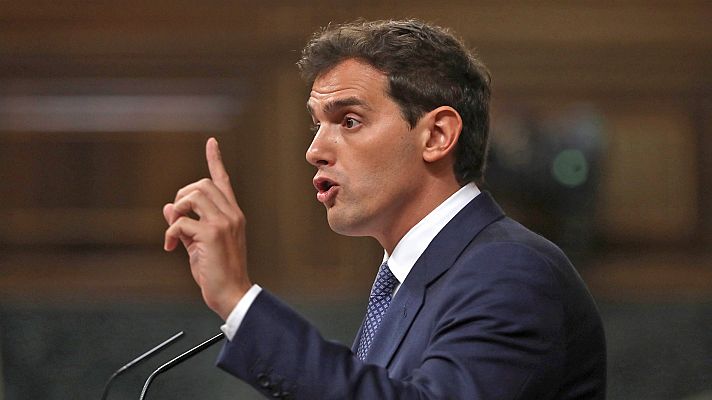 Rivera asegura que Cs votará 'no' "con las dos manos" al "plan Sánchez" y "a su banda"