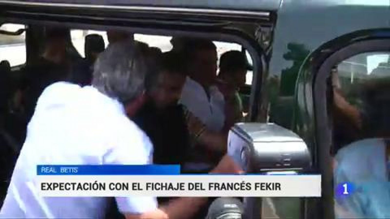 Gran expectación en Sevilla por el nuevo fichaje del Betis, el internacional francés Nabi Fekir, que llega procedente del Lyon.