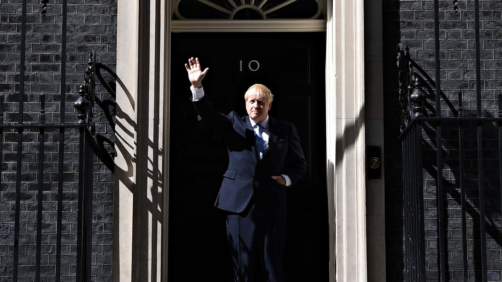 Telediario 1: Boris Johnson releva a Theresa May al frente del Gobierno de Reino Unido | RTVE Play