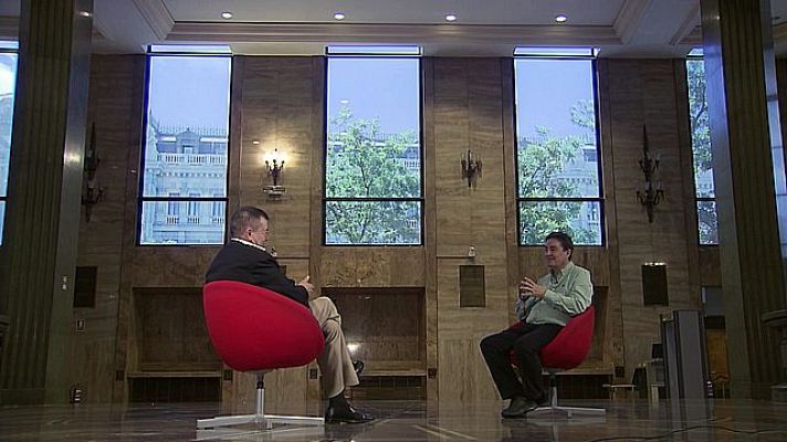 Universo UNED - La escritura de Luis García Montero a examen con José Romera