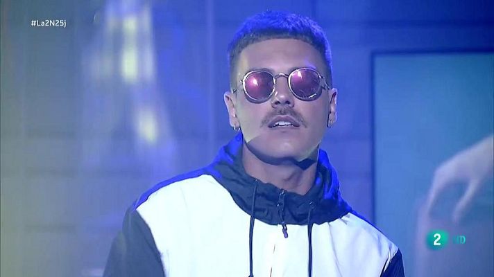 La 2 Noticias - Miss Caffeina interpreta "Prende"