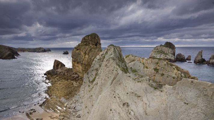 El tiempo - Chubascos y tormentas localmente fuertes o con granizo en el área Cantábrica