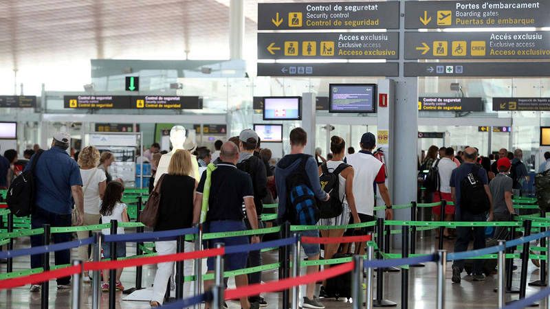 La huelga de personal de Iberia en El Prat obliga a cancelar más de un centenar de vuelos 