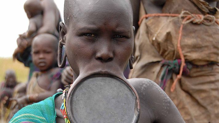 Los últimos africanos - Surma, pastores de Etiopía