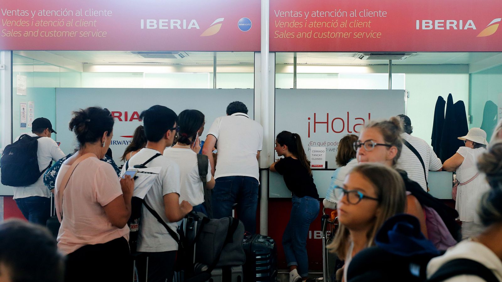 Telediario 1: La huelga del personal de tierra de Iberia en El Prat afecta a miles de pasajeros | RTVE Play
