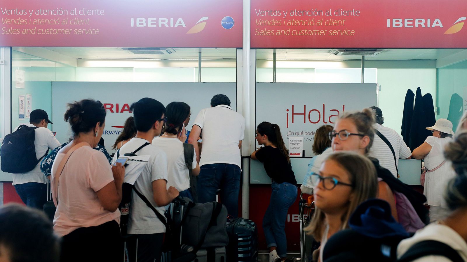 La huelga del personal de tierra de Iberia en El Prat afecta a miles de pasajeros